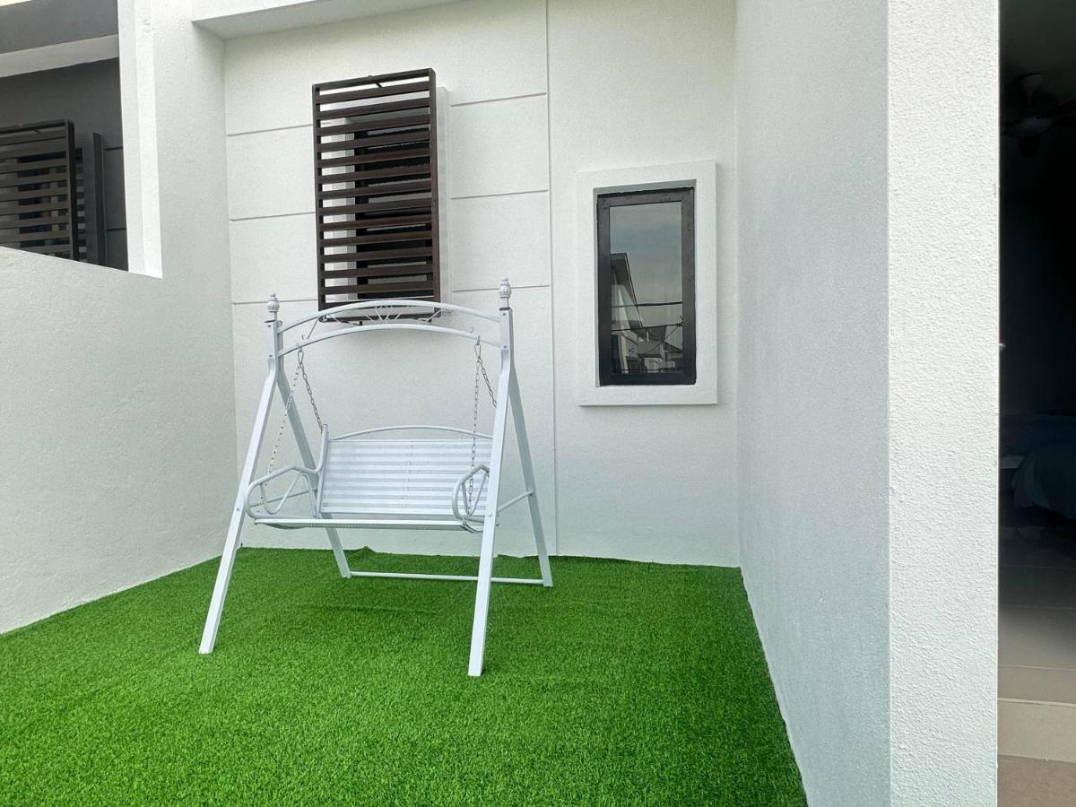 《Untitled Homestay》Sitiawan Bagian luar foto
