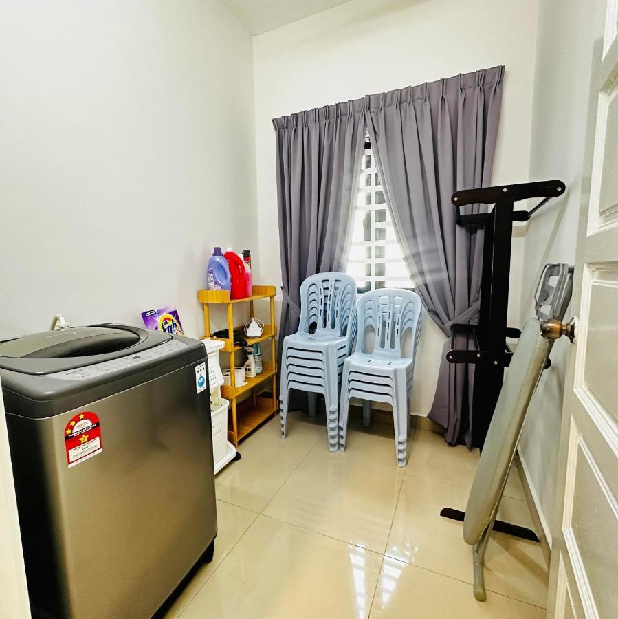 《Untitled Homestay》Sitiawan Bagian luar foto